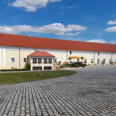 Gut Sonnenhof Apartment Zatec  Exterior photo